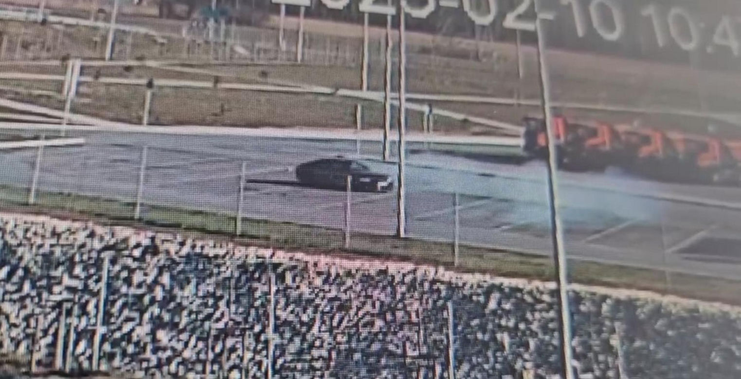 Szalony drift na parkingu w Piasecznie! Myślicie, że to wszystko? Kierowca nie miał prawa jazdy od roku!