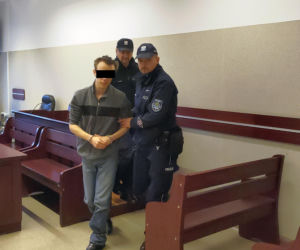 Mateusz rzucił monetą. Wypadł orzeł, więc udusił Wiktorię