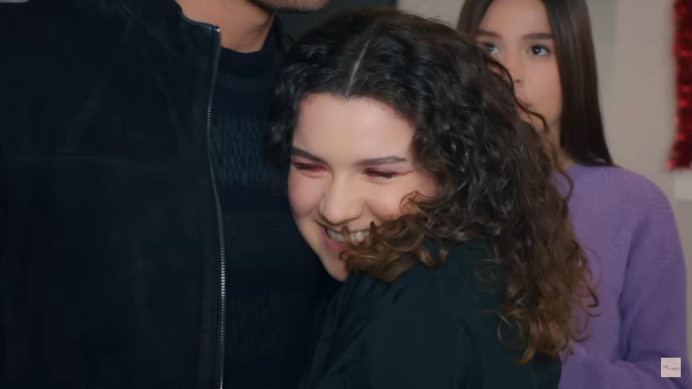 Miłość i nadzieja. Ege i Melis gruchają na oczach Zeynep jak dwa gołąbki!