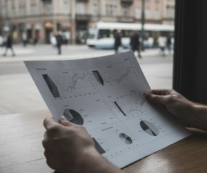 Tyle naprawdę zarabia się w Wielkopolsce. Nowy raport ujawnia duże różnice