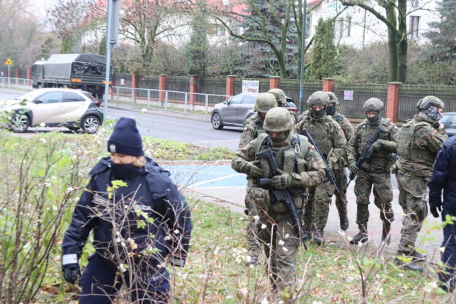 Warszawa: Antyterroryści w akcji! Służby zaskoczyły mieszkańców na Ochocie