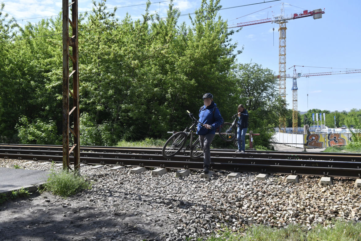 Kolejarze zabiorą mieszkańcom jedyne dojście do rezerwatu. Nie ma pieniędzy na tunel pod torami