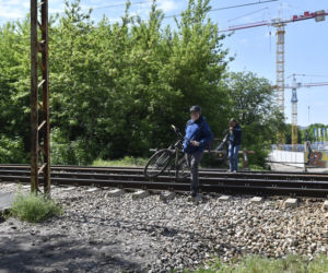 Kolejarze zabiorą mieszkańcom jedyne dojście do rezerwatu. Nie ma pieniędzy na tunel pod torami