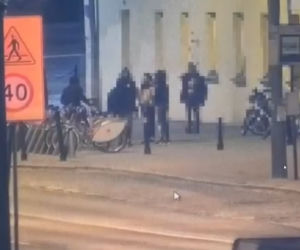 Niszczyli dla zabawy! Zdewastowali rowery miejskie i rzucali ławkami