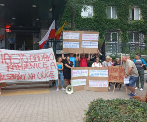 Protest mieszkańców kamienicy przy ul. Środkowej 11