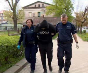 Kudowa-Zdrój. 9-letnia Zosia zginęła pod kołami jeepa. Na miejscu został tylko biały miś i znicze [ZDJĘCIA]