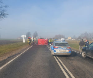 KOSZMARNY wypadek w miejscowości Kliny. Jedna osoba NIE ŻYJE, druga poważnie ranna. Co tam się stało? [FOTO]