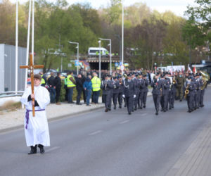 Polacy żegnają Łukasza Litewkę. Kondukt żałobny