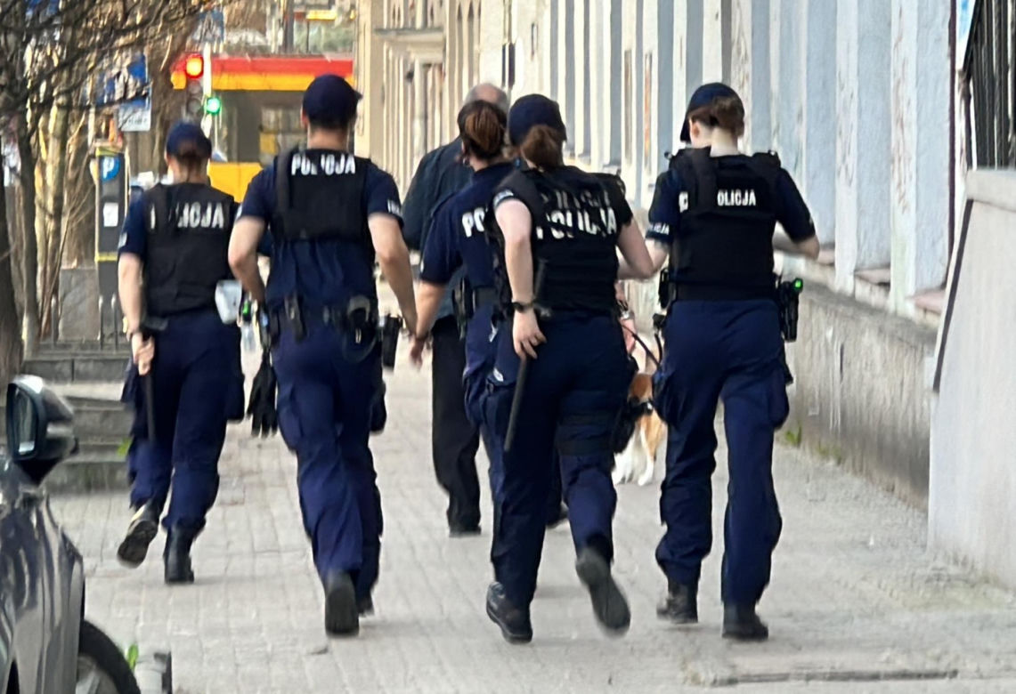 Tragedia na Woli. 15-miesięczne dziecko wypadło z okna. Zmarło mimo reanimacji