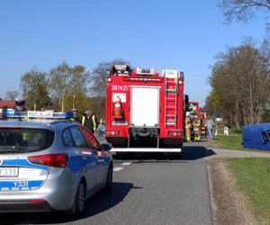 Osobówka zepchnęła busa do rowu