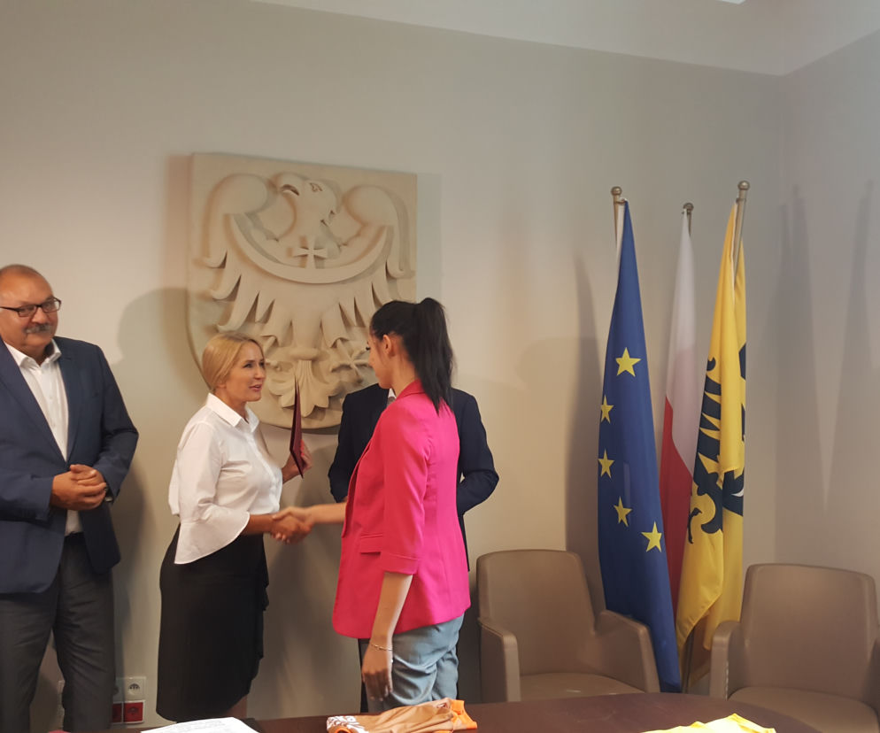 Po 100 tysięcy złotych dla 7 klubów z Dolnego Śląska. Program „Gramy razem” wspiera młodych sportowców