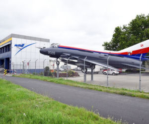Myśliwiec Su-22 w barwach Bydgoszczy wita wjeżdżających do miasta 