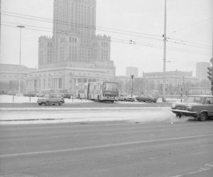 Metrowe zaspy i wielki mróz. Tak dawniej wyglądała zima w Warszawie