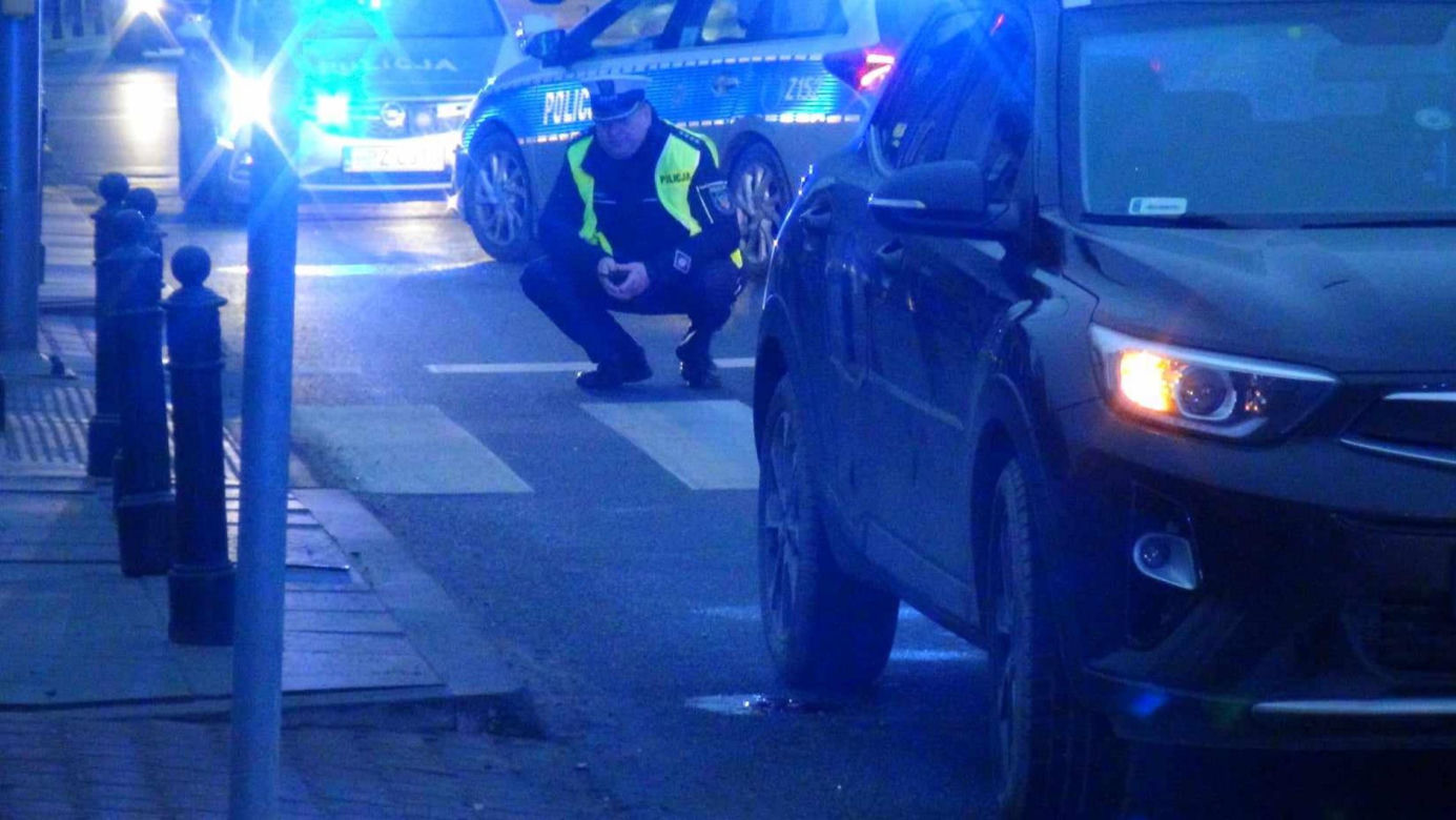 Potrącona 87-latka na przejściu na Targówku. Kobieta była uwięziona pod samochodem