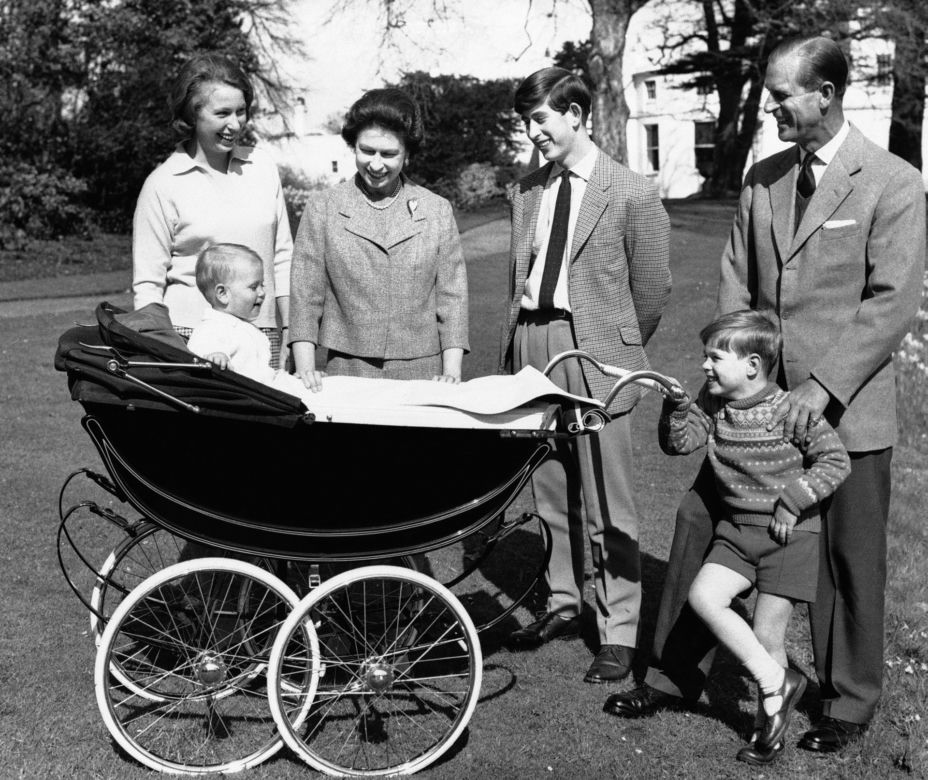Królowa Elżbieta II i Książę Karol - zdjęcia archiwalne