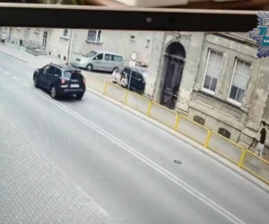 Kolizja osobówki z hulajnogą elektryczną