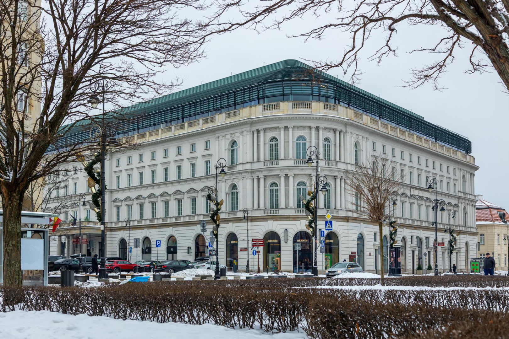 Hotel Europejski działa obecnie pod nazwą Raffles Europejski Warsaw