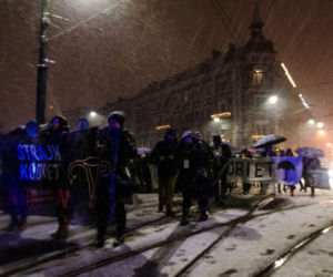 Nie mów mi, co mam robić. Protest kobiet w Krakowie [GALERIA ZDJĘĆ, AUDIO]