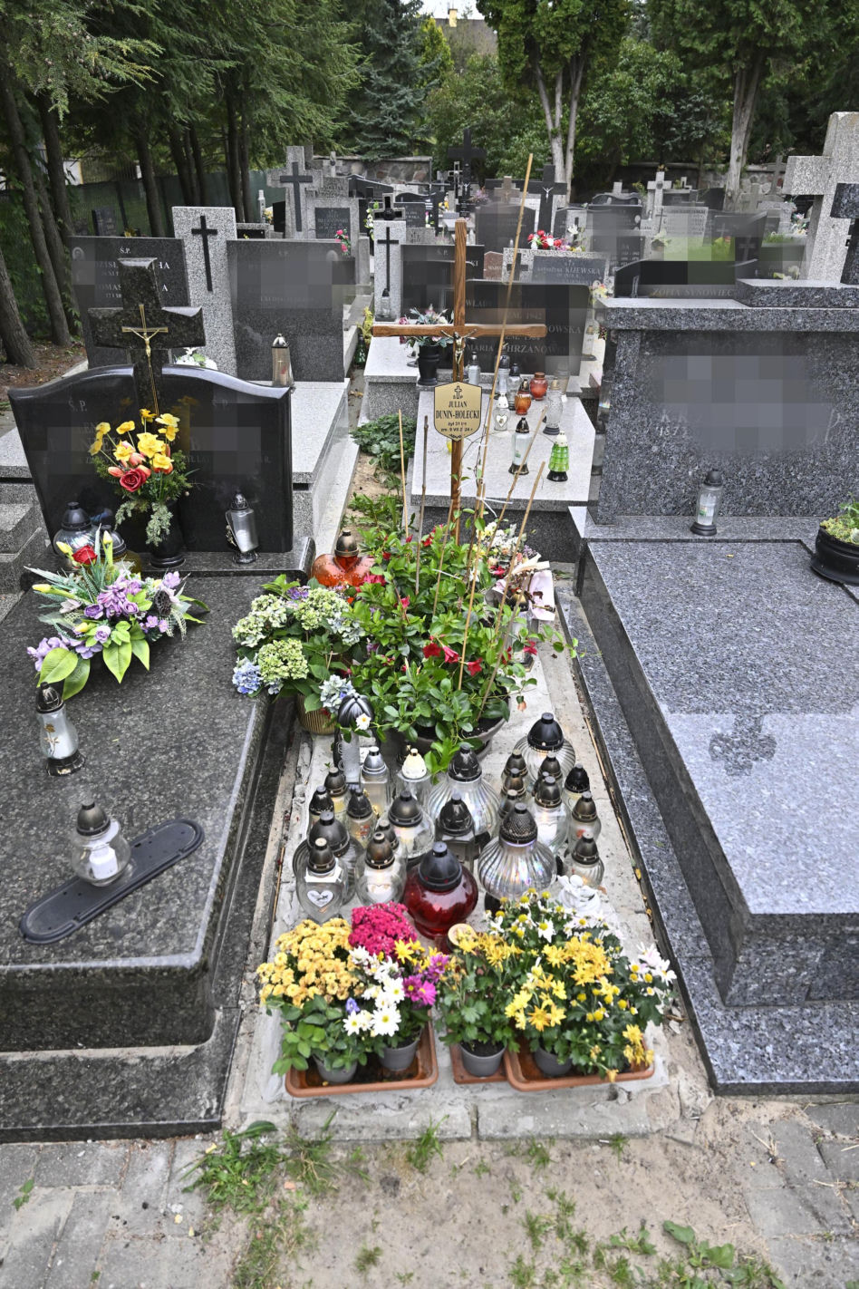 Tak wygląda grób syna Danuty Holeckiej. To już dwa miesiące