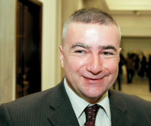 Jak fiskus traktuje zwykłych Polaków, a jak ministrów