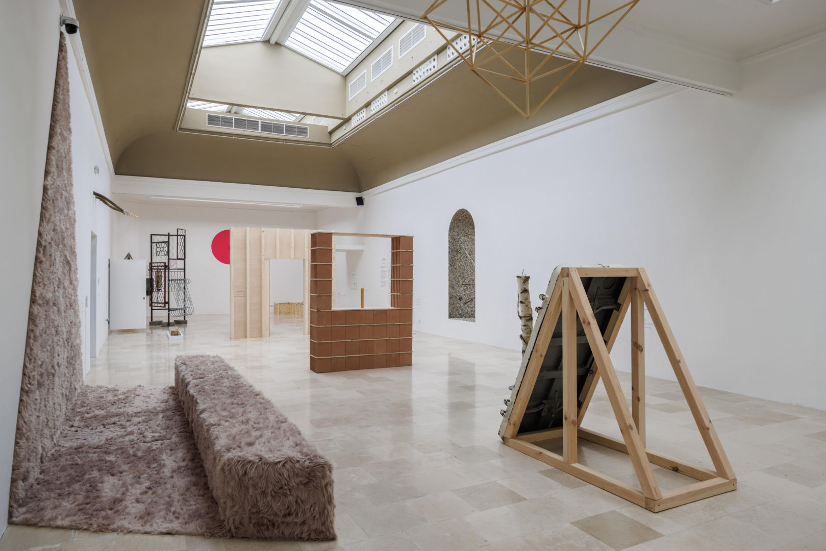 Lary i penaty. O budowaniu poczucia bezpieczeństwa w architekturze