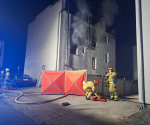 Tragiczny pożar w mieszkaniu w Kościanie. Nie żyje mężczyzna
