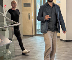 Rozwód Gąsiorowskiej i Żurawskiego w toku! Aktor czekał pod salą z kubkiem w ręku