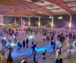 Lodowiska w Warszawie zapraszają! Gdzie na łyżwy w stolicy?