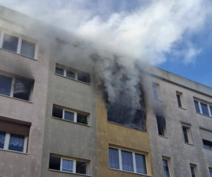 Pożar w bloku w Kościanie. Lokatorzy czekali na pomoc na balkonach