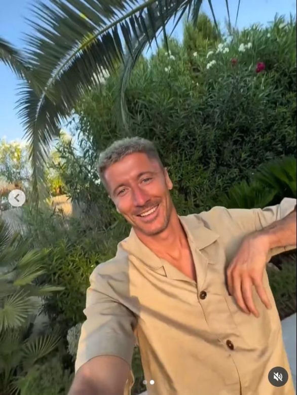Blondynek z Barcelony. Lewandowski kopiuje Pazurę?