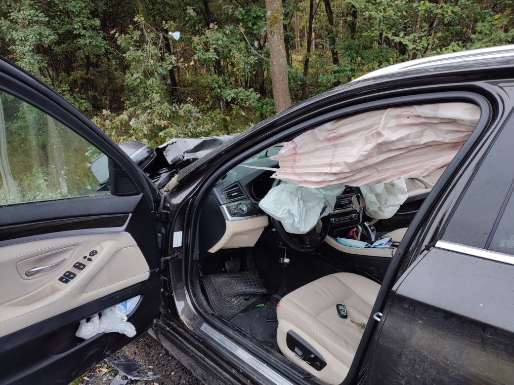 Makabra pod Wyszkowem. Bmw i peugeot zmiażdżone jak puszki. Jedna osoba nie żyje