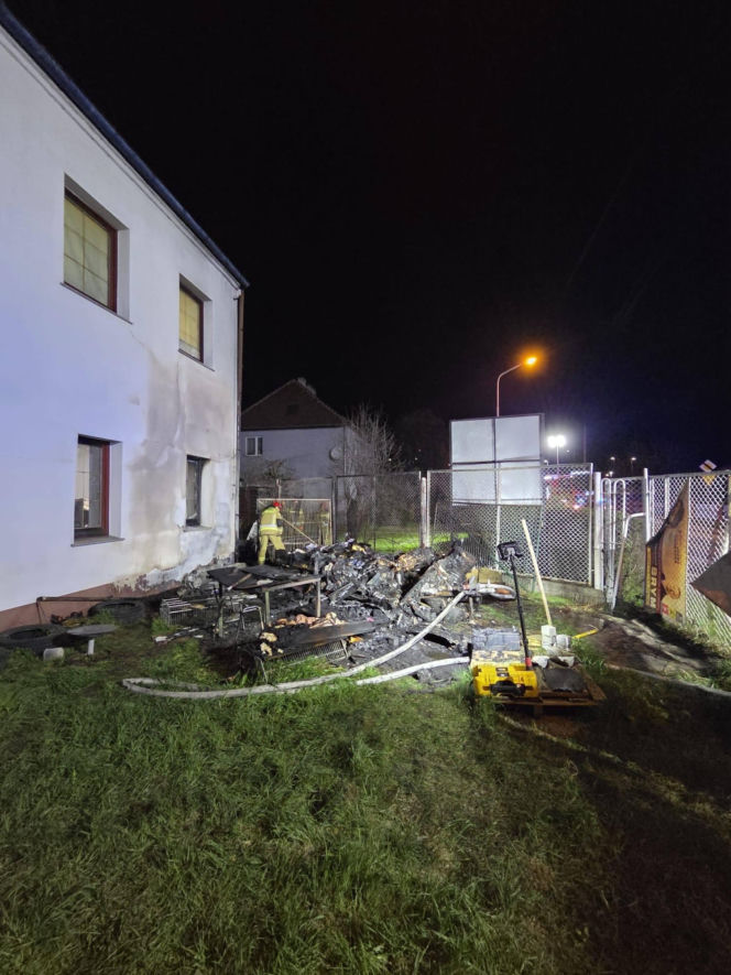 Tragiczny pożar w Oleśnicy. W spalonej przyczepie znaleziono zwęglone ciało
