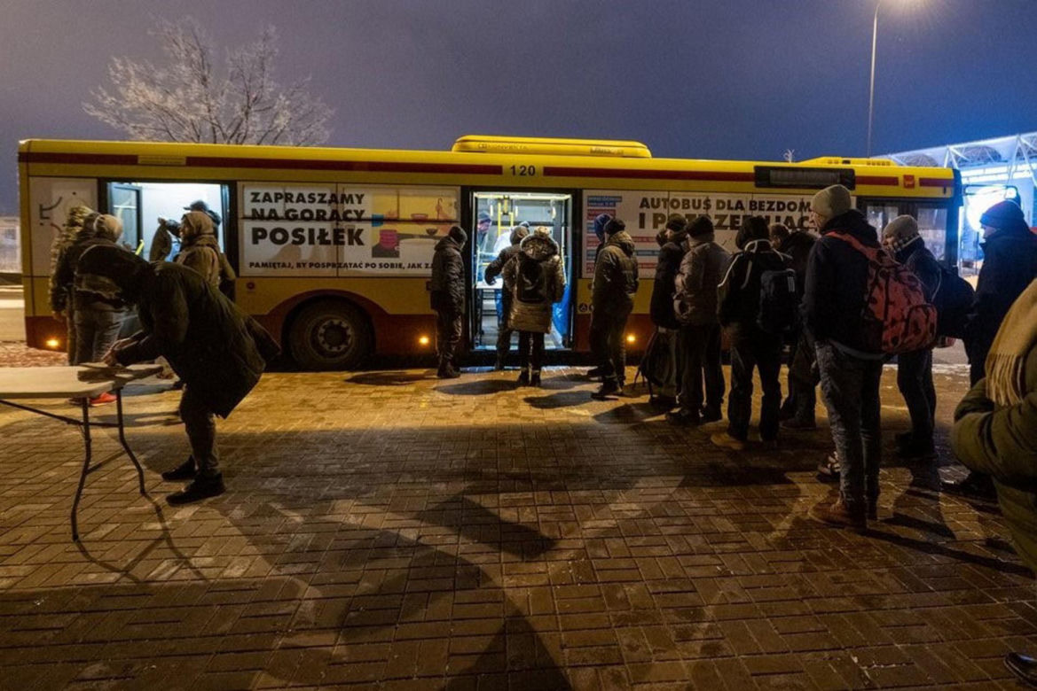 Łodzianie zamarzają w swoich mieszkaniach. „Można korzystać z pomocy” - mówią urzędnicy