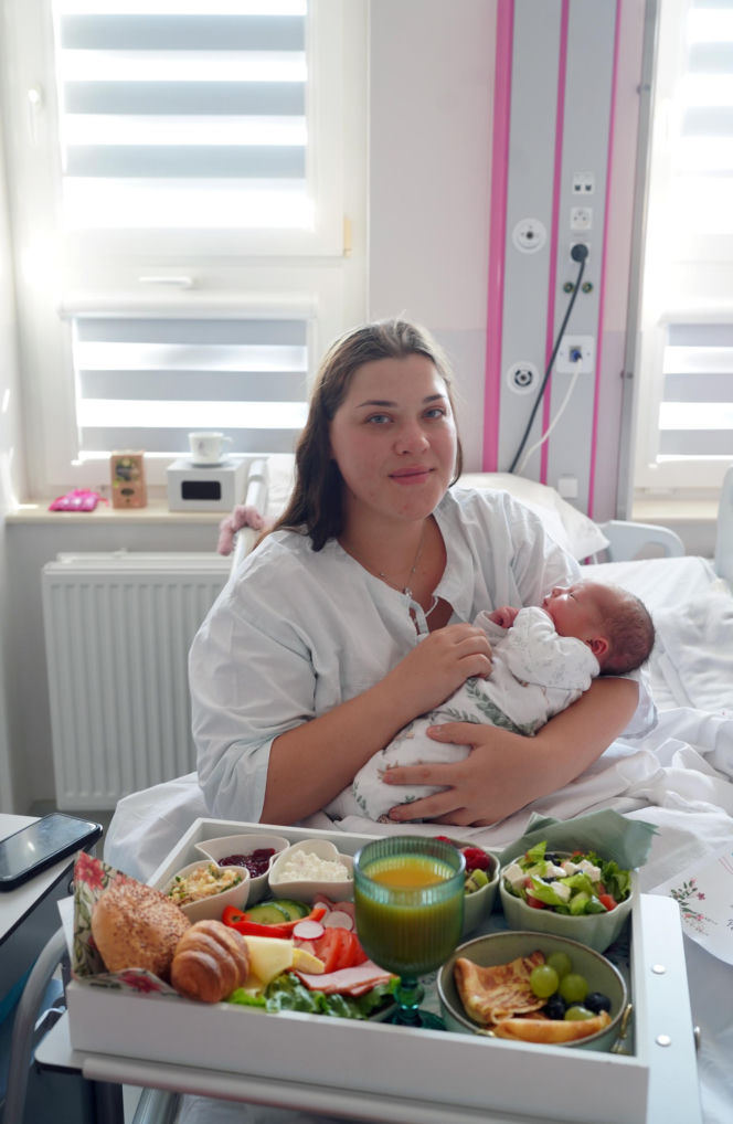 Królewska uczta na porodówce