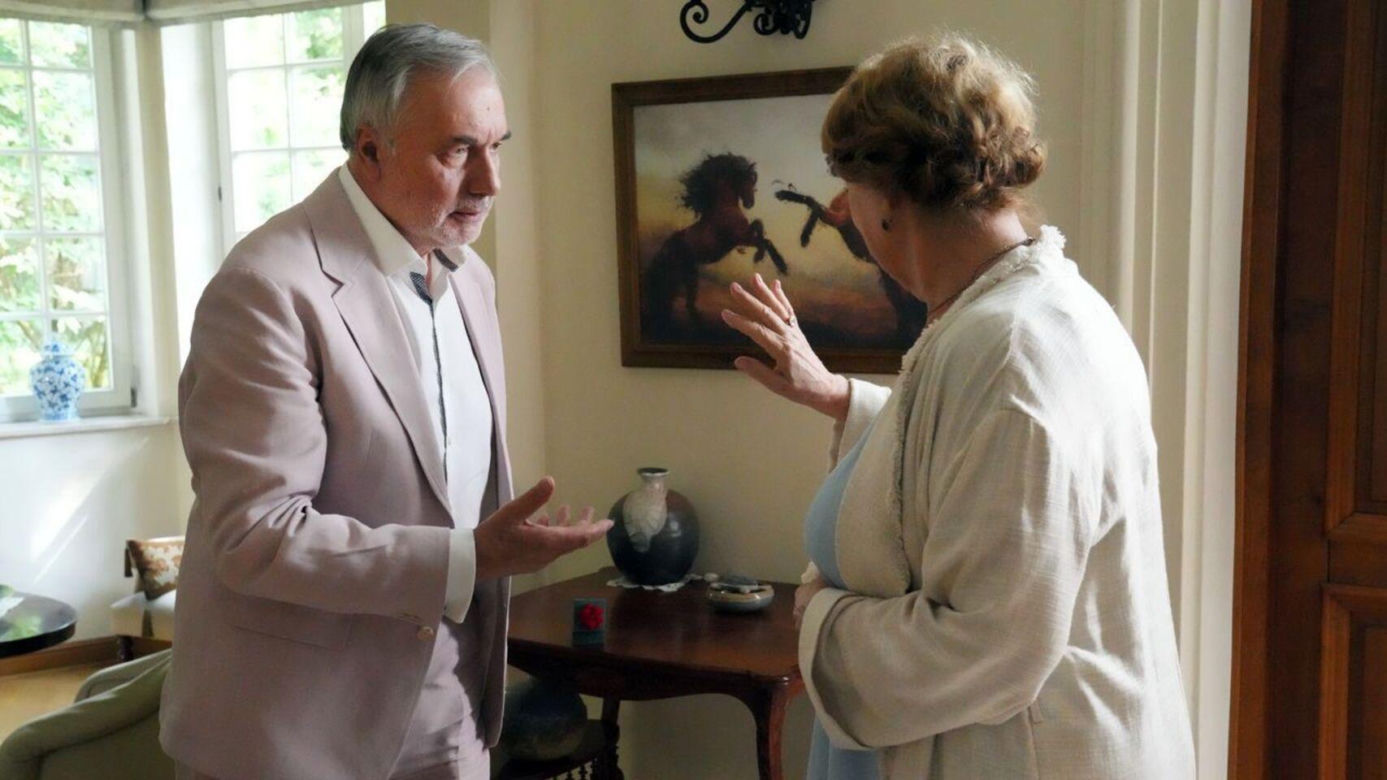Barwy szczęścia odc. 3122. Józefina Rawiczowa (Elżbieta Jarosik), Andrzej Zastoja-Modelski (Leon Charewicz)