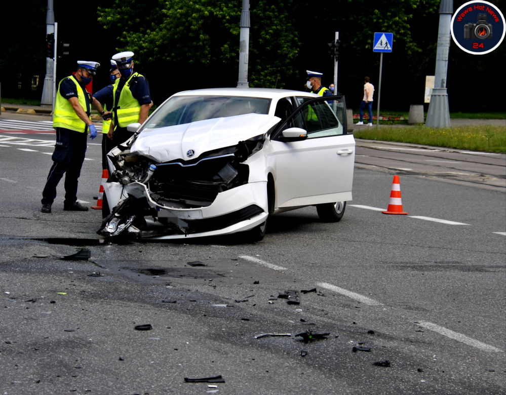 Wypadek na skrzyżowaniu ul. Królewskiej i ul. Marszałkowskiej