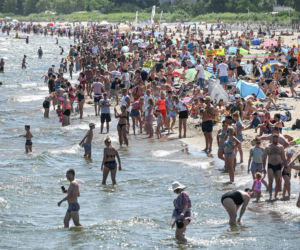 Armagedon nad Bałtykiem. Takich tłumów na plażach dawno nie było!