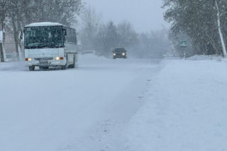 W takim mrozie nie idzie się uczyć. Szkoły odwołały zajęcia, bo dzieci nie mogą dojechać!
