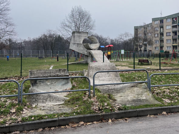 Betonowa zjeżdżalnia w Tychach