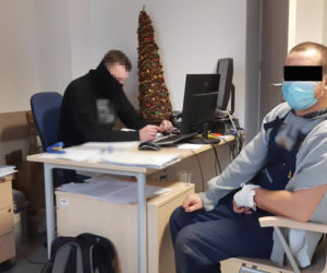 Wielka awantura między handlarzami choinek. Użyto... piły motorowej!
