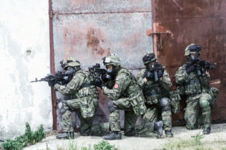 Wojsko znów pomaga policji w sprawdzaniu osób na kwarantannie 