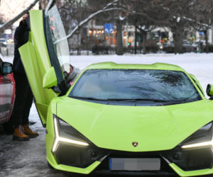 Klaudia Halejcio, mąż jej otworzył auto za całusa