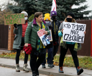 Pierwsze damy Jolanta Kwaśniewska i Anna Komorowska w Michałowie. Wzięły udział w akcji Matki na granicę