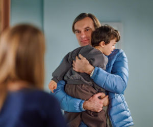 Podczas pogrzebu rodziców Alana Mariuszowi kompletnie puszczają nerwy.