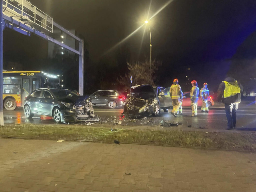 Groźny wypadek na Mokotowie! Jedna osoba poszkodowana [ZDJĘCIA]