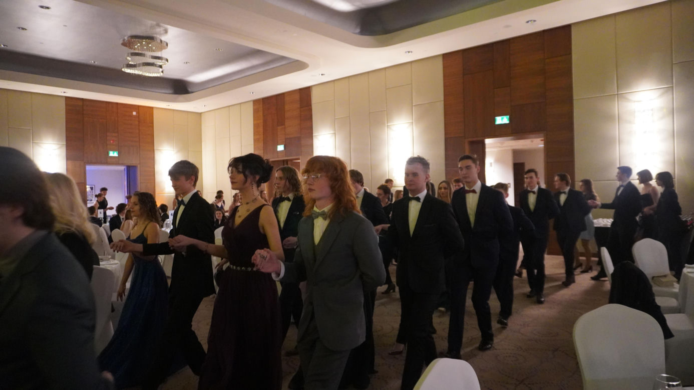 Studniówkowe szaleństwo. Bal przedmaturalny I LO im. Bartłomieja Nowodworskiego 