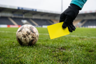 Ekstraklasa. Lech Poznań zremisował z Cracovią. Kto zdobył żółte kartki?