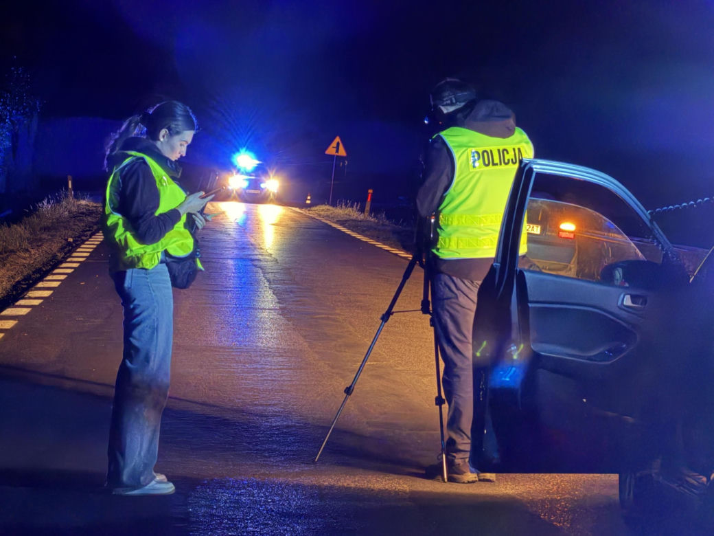 Śmiertelne potrącenie pod Sochaczewem. Kierowca BMW uciekł