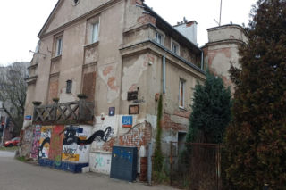 Wybili dziurę w warszawskim zabytku. Chcieli dostać się za potrzebą