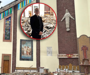 Pokruszony beton w miejscu ołtarza, dziura w ścianie w miejscu tabernakulum. Ten widok łamie serce 